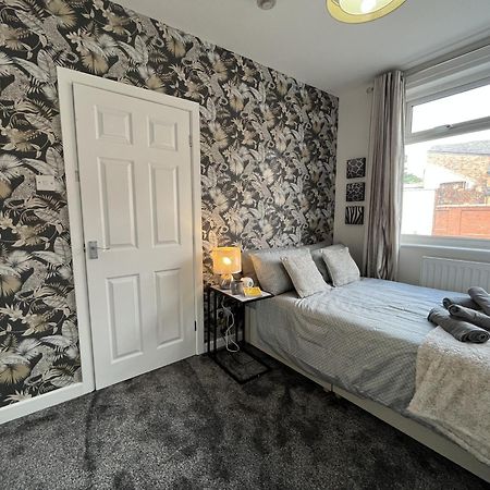 Modernised Central Wigan Townhouse Sleeps Up To 6 Exterior foto