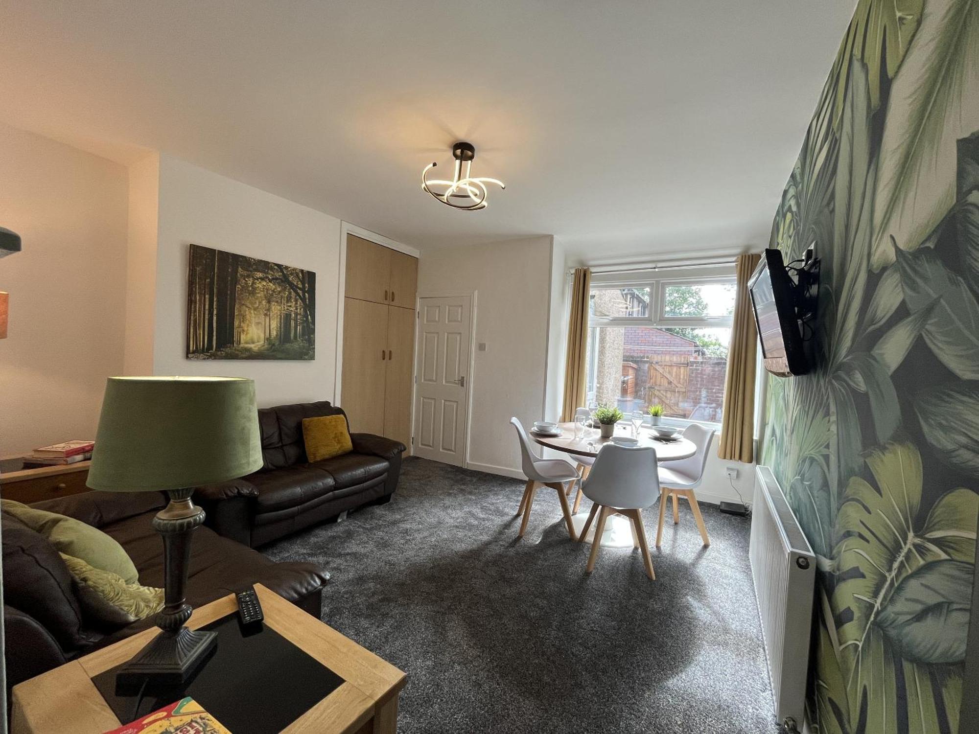 Modernised Central Wigan Townhouse Sleeps Up To 6 Exterior foto