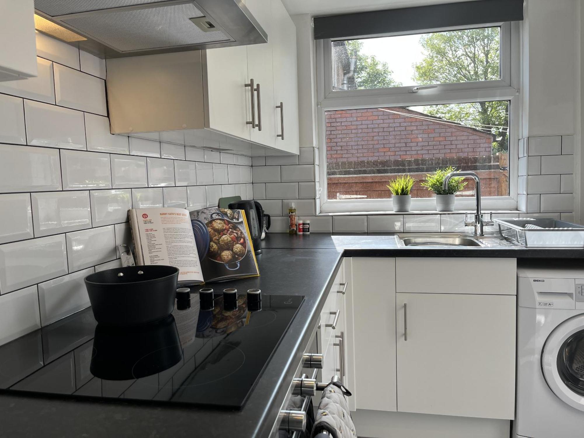Modernised Central Wigan Townhouse Sleeps Up To 6 Exterior foto